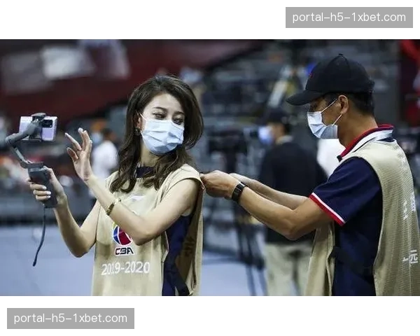 通讯：客场战胜山东，广州龙狮锁定季后赛席位，更衣室庆祝